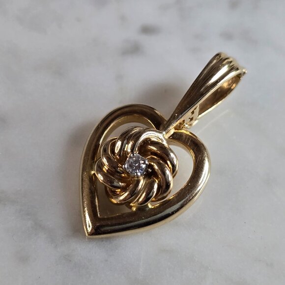 Womens Vintage Estate 14K Yellow Gold Diamond Heart Pendant 7.9g E7554